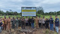Polres Inhil Pasang Papan Plang Peringatan Karhutla di Kelurahan Tanjung Pidada