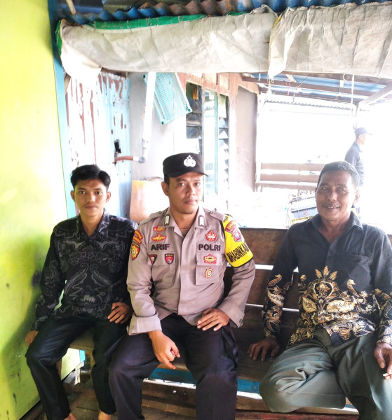 Sambangi Warga, Bhabinkamtibmas Tanjung Melayu Berikan Himbauan Kamtibmas