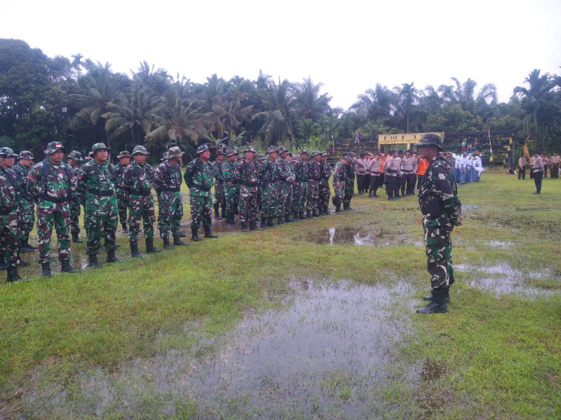 Ikuti Upacara Pembukaan TMMD, Babinsa Koramil 06/Kateman Siap Membangun Desa