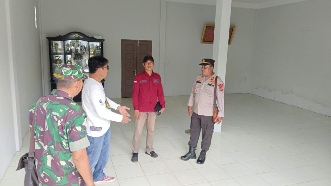 Kapolsek Kuindra Bersama Forkopimcam Tinjau Gudang Logistik Pemilu