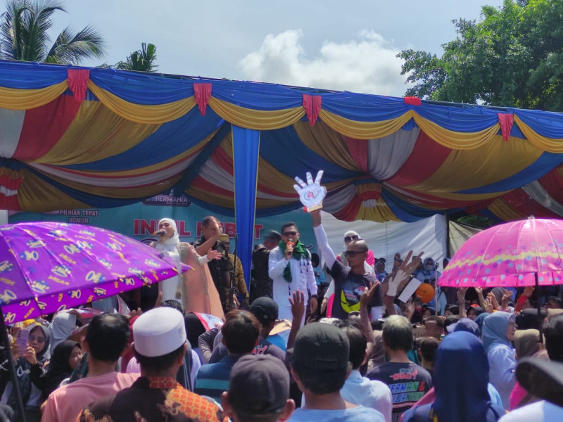 Ribuan Masyarakat Bershalawat Bersama Cawabup Inhil Yuliantini di Pulau Kijang