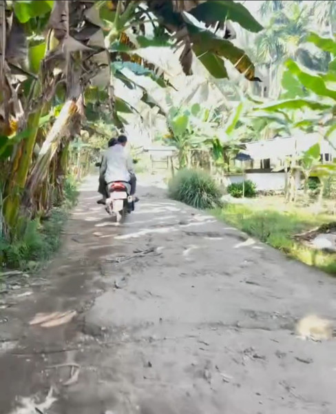 Haji Herman Prihatin atas Kesulitan Warga saat Melintasi Jalan Lintas Enok Menuju Kota Tembilahan