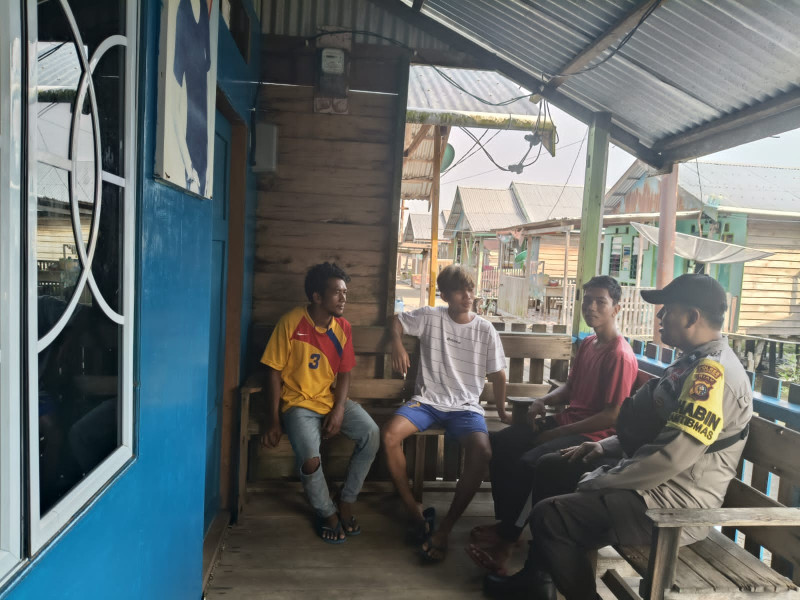 Berbaur Bersama Warga, Personel Polsek Kuindra Sampaikan Himbauan Pilkada Damai
