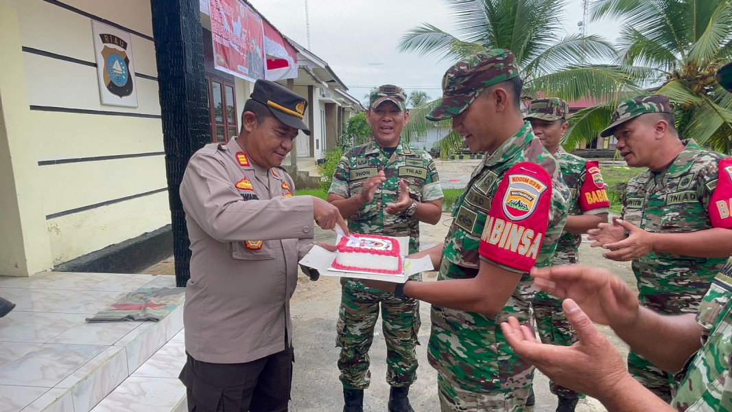 Polsek Kuindra Dapat Surprise Dari Koramil 04/Kuindra di  Hari Bhayangkara ke -78