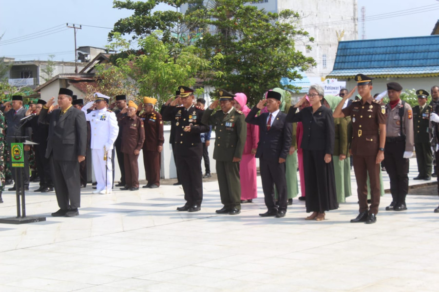 Peringati Hari Pahlawan Nasional, Kodim 0314 Inhil Bersama Forkopimda Ziarah ke Makam Pahlawan
