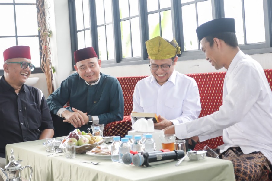 Gus Muhaimin Berharap UAS Jadi Perekat Persatuan Ulama dan Umat Islam