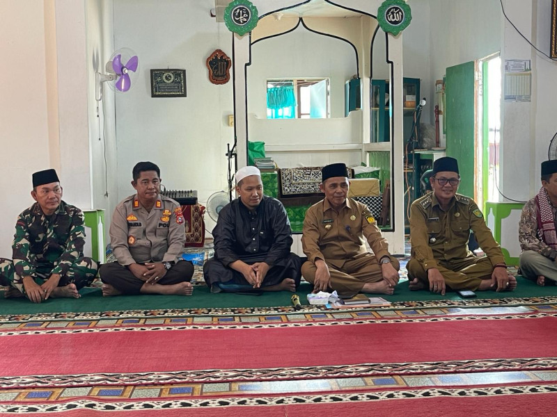 Kapolsek Kuindra Bersama Forkopimcam Dampingi Pj Bupati Inhil Safari Ramadhan di Desa Tanjung Lajau
