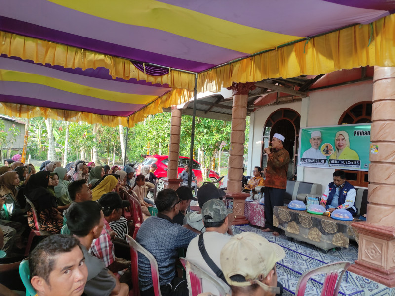 Rela Tinggalkan Kerjaan, Warga Desa Suhada Ingin Lansung Dengarkan Visi dan Misi Cabup H Herman