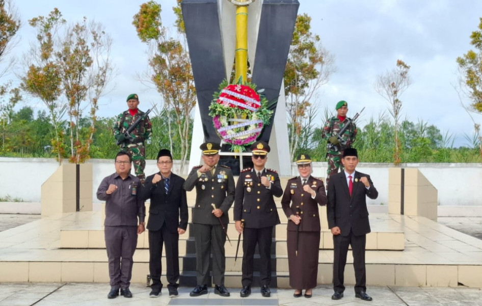 HUT TNI ke-79, Kodim 0314/Inhil Bersama Forkopimda Inhil Laksanakan Ziarah Nasional