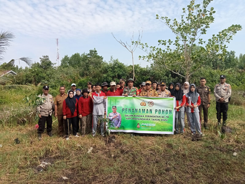 Hari Bhayangkara ke-78, Polsek Kuindra Tanam Pohon Mangrove dan Mangga