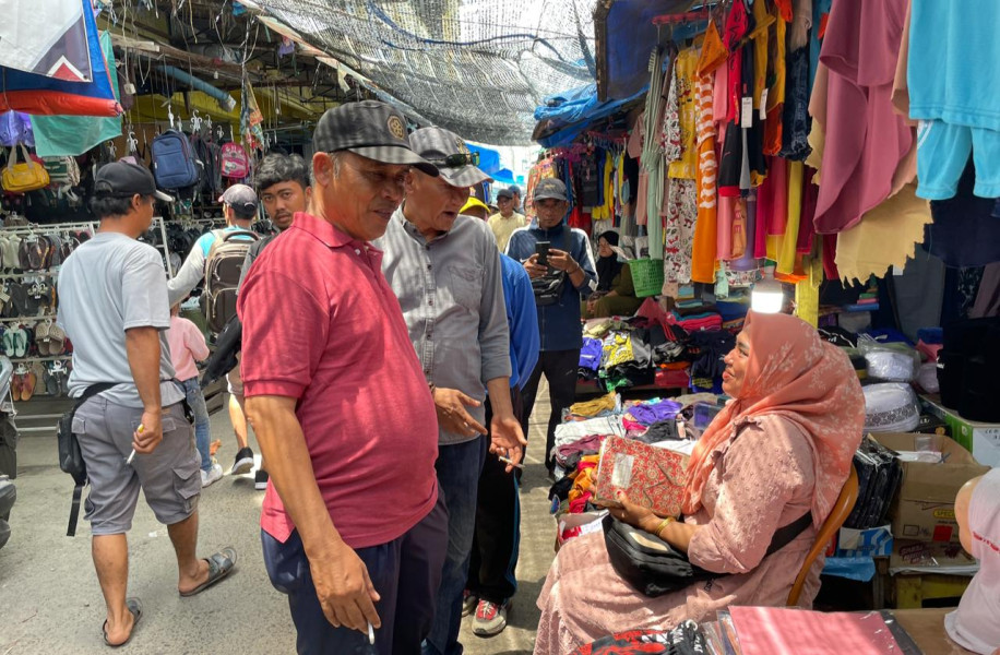 Blusukan di Pasar Guntung, Haji Herman Dengar Langsung Suara Pedagang