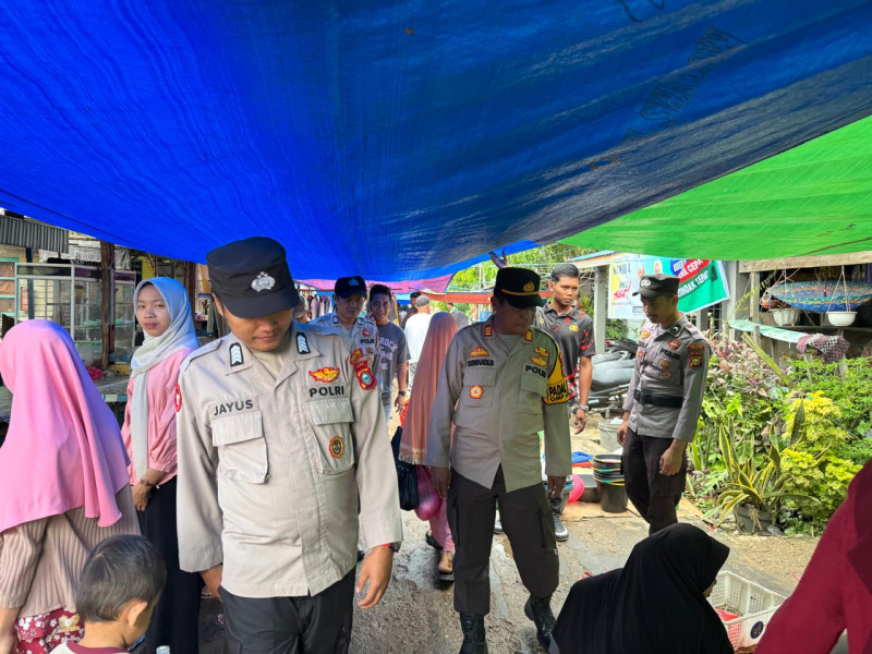 Polsek Kuindra Gelar Patroli Sambang di Pasar Mingguan Sapat