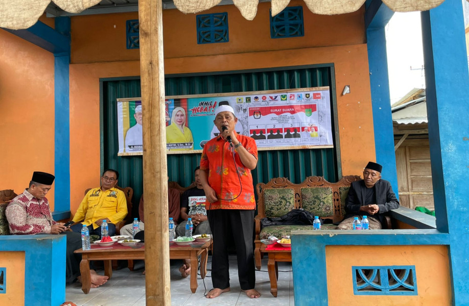 Diguyur Hujan, Warga Tetap  Antusias Hadiri di Kampanye Calon Bupati Inhil Haji Herman