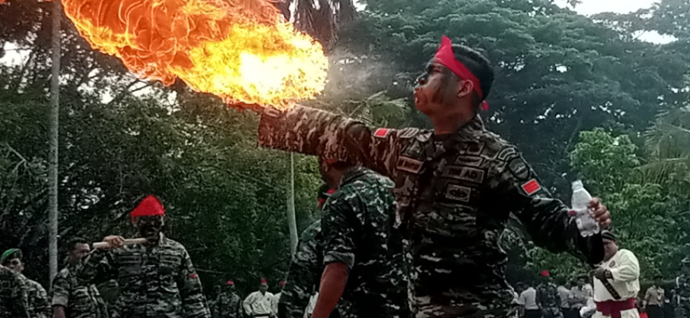 Prajurit Kodim 0314/Inhil Atraksi Ketangkasan di HUT TNI ke-78
