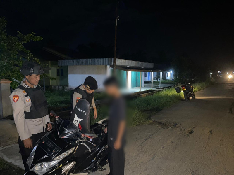 Wujudkan Kamtibmas yang Kondusif Selama Pilkada, Polsek Enok Rutin Patroli Malam