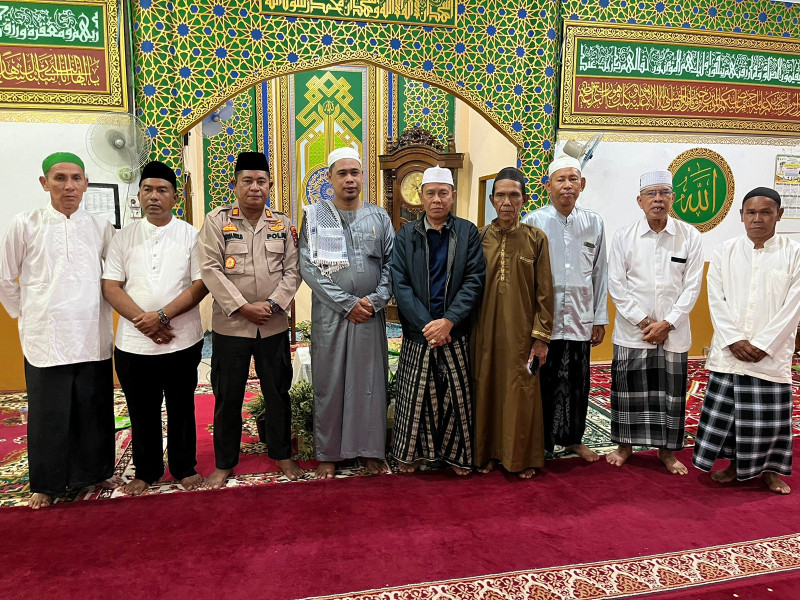 Hadiri Peringatan Isra Mi'raj 1445H di Sapat, Kapolsek Kuindra Sampaikan Pesan Persatuan dan Kesatuan