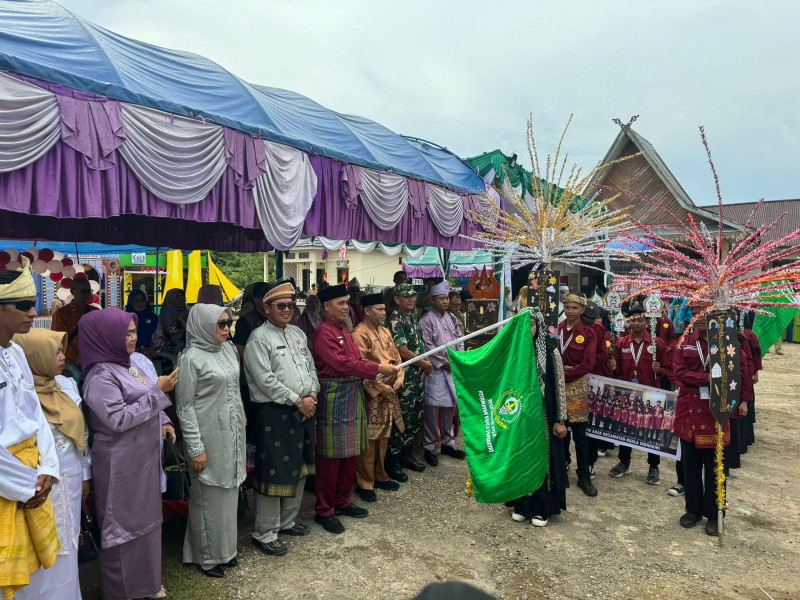 Kapolsek Kuindra Hadiri Pawai Ta'aruf dan Peresmian Stand Bazar MTQ Tingkat Kecamatan