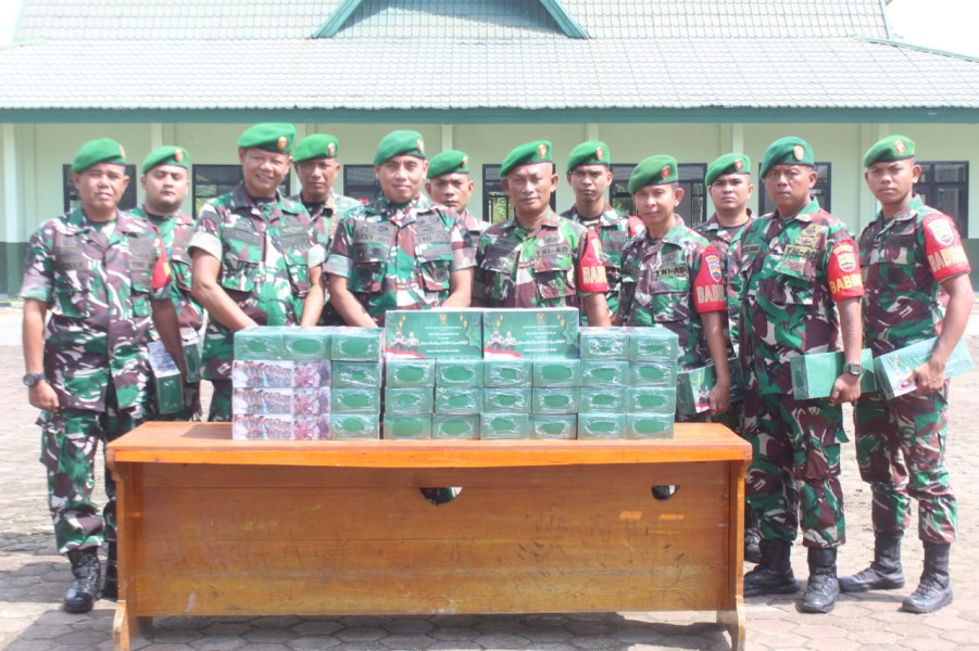 Dandim 0314/Inhil Serahkan Bingkisan Lebaran dari KASAD untuk Babinsa Pulau Terluar