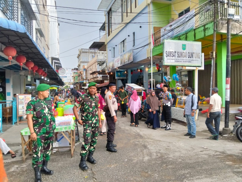 Operasi Tertib Ramadhan, Babinsa Koramil 06/Kateman Bersinergi Jaga Keamanan dan Ketertiban Masyarakat