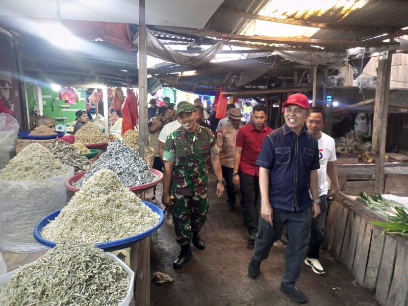 Dandim 0314/Inhil Dampingi Pj Bupati Sidak Pasar