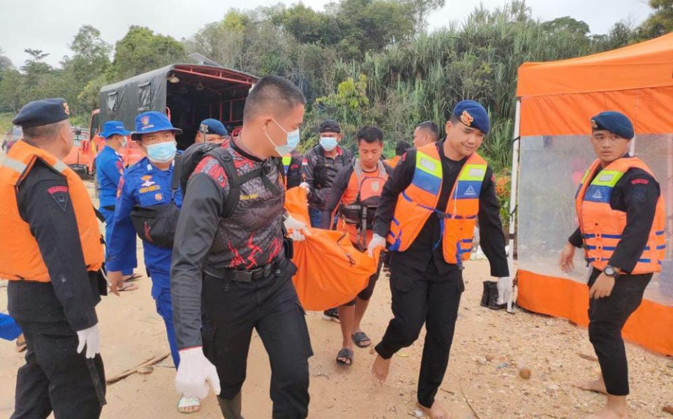 Tragedi Truk Jatuh ke Sungai di Pelalawan, 14 Korban Ditemukan