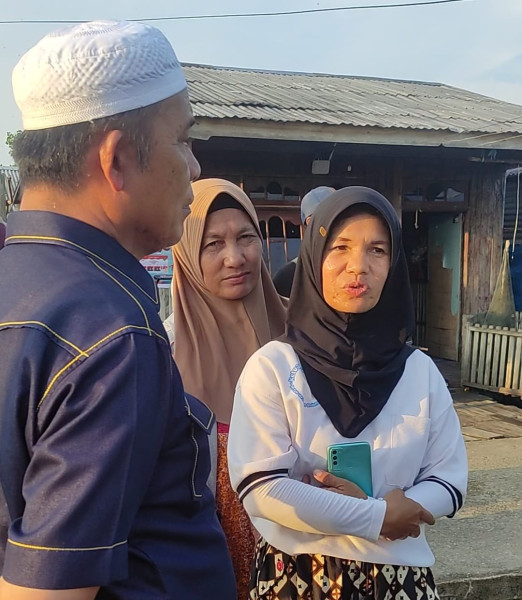 Dikunjungi Haji Herman Cabup Nomor 4, Ibu-ibu Curhat Infrastruktur dan Listrik