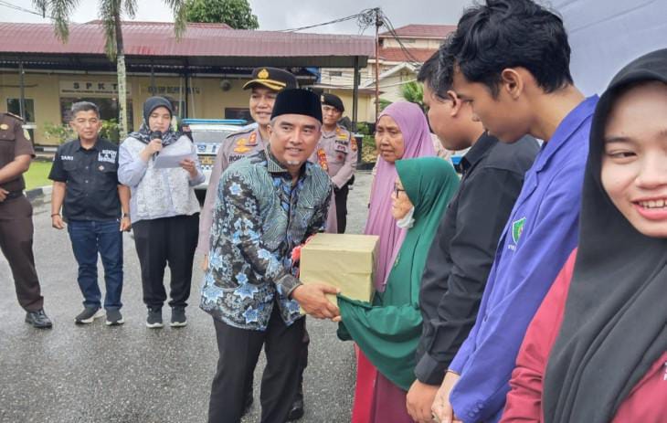 Polres Kampar Salurkan Bantuan dalam Baksos Polri Presisi
