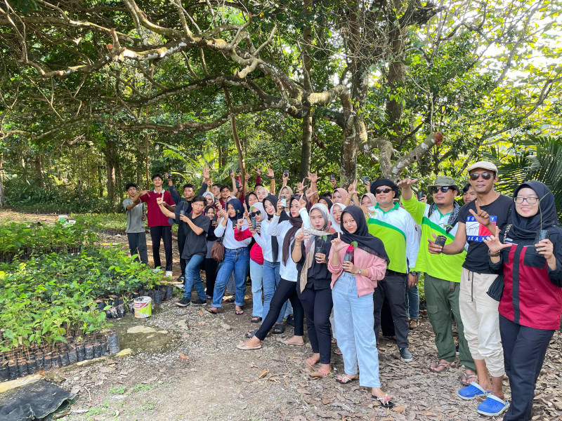 Aksi Nyata Mahasiswa Baru Fakultas Hukum UNISI: Peduli Alam di Taman Nasional Bukit Tiga Puluh
