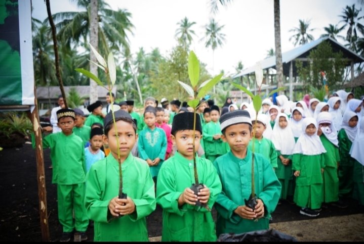 Pesantren Ekologi : Menanam Masa Depan Generasi