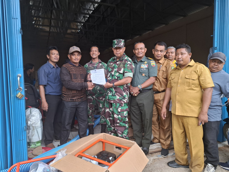 Kasdim 0314/Inhil Mayor Arm Luud Guntono Hadiri Penyaluran Bantuan Pompa Air untuk Kelompok Tani